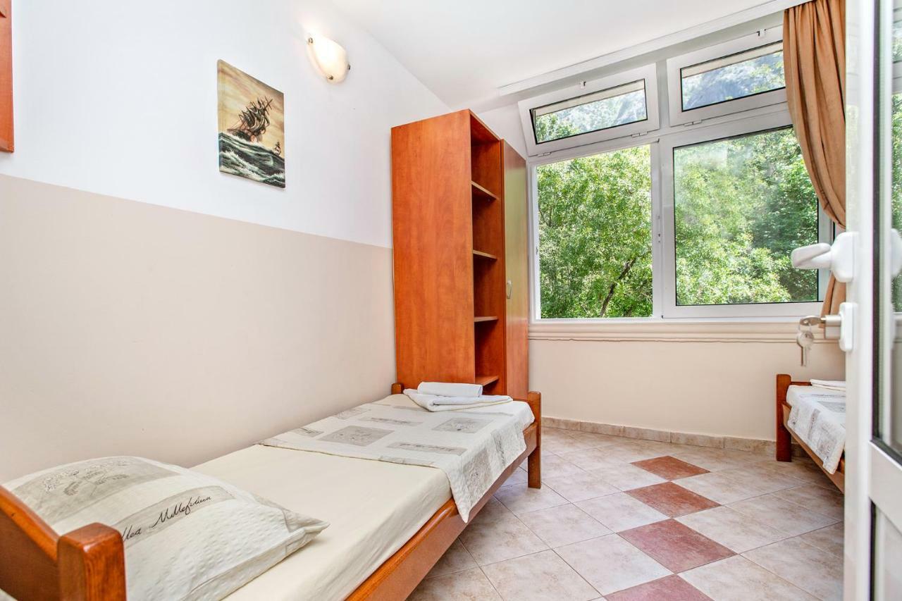 Apartments Villa Popovic Котор Екстер'єр фото